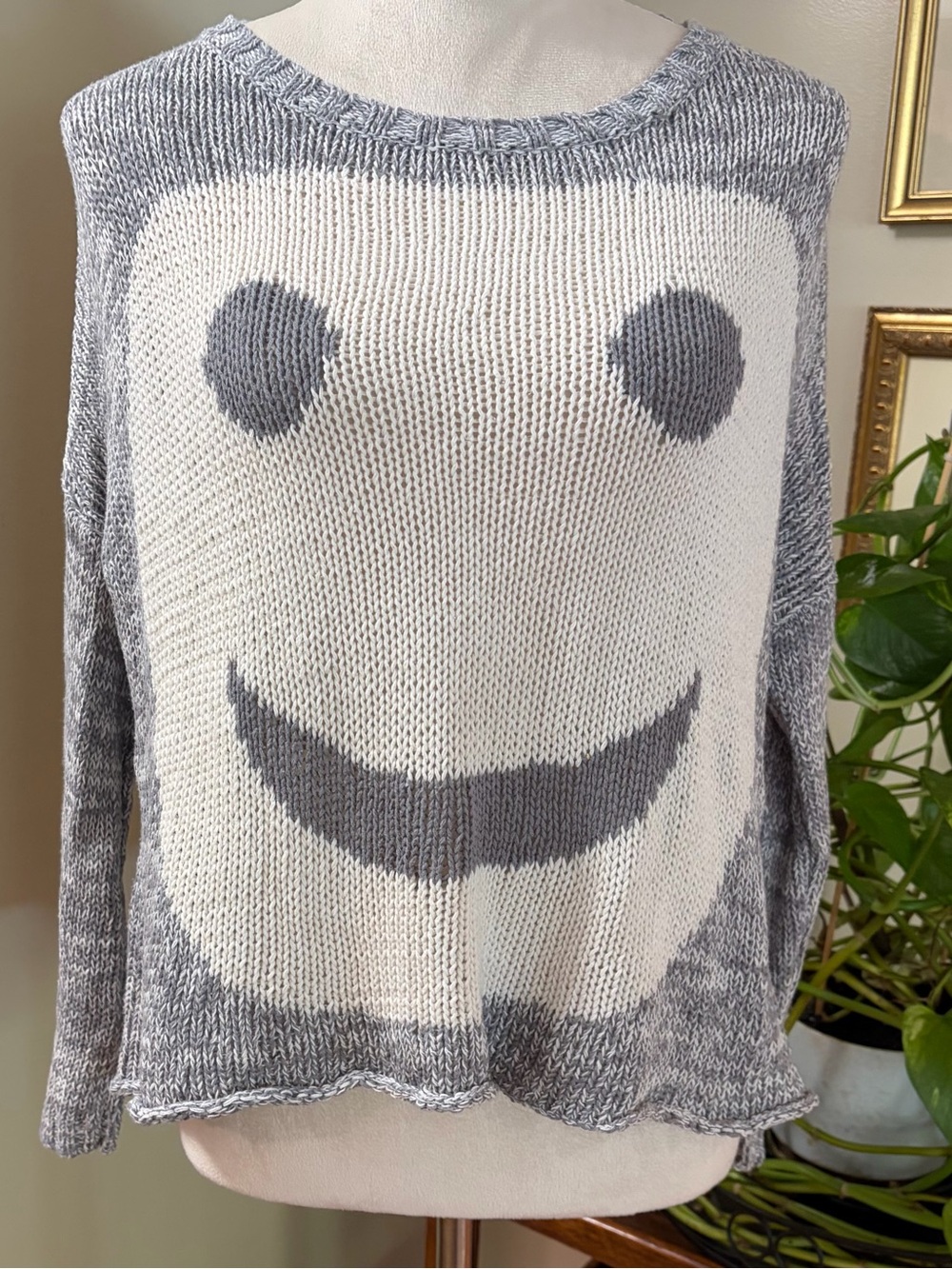 Vintage Havana SzSm Gray&White Smiley Face Sweater ripped open style back